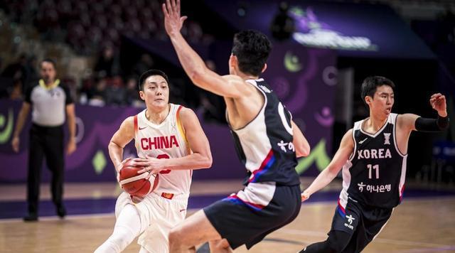 高诗岩在场, 助攻, 五名后卫则