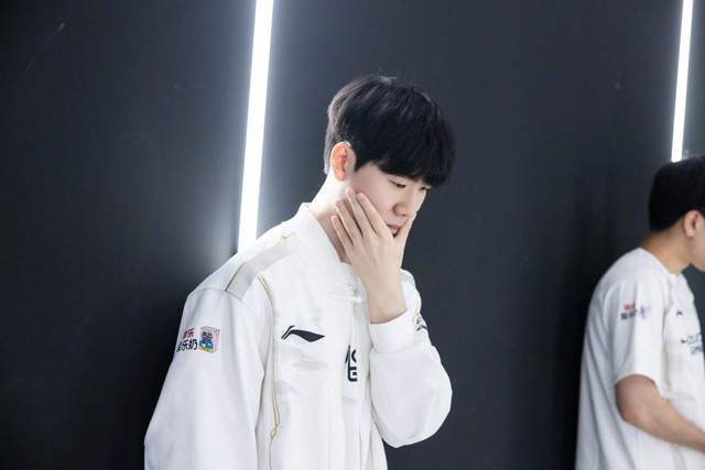 头的声音清, G粉丝敌视