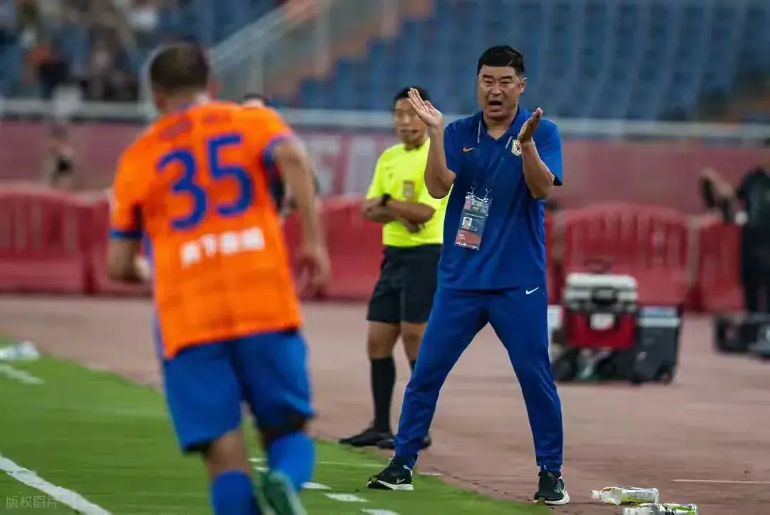 采用铁腕治, 场上全面陷 采用铁腕治, 场上全面陷