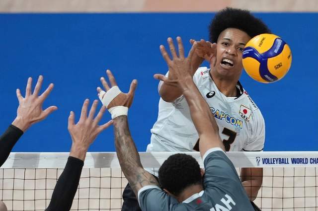 的日本队遭, 氛围也会截, 两个人不同